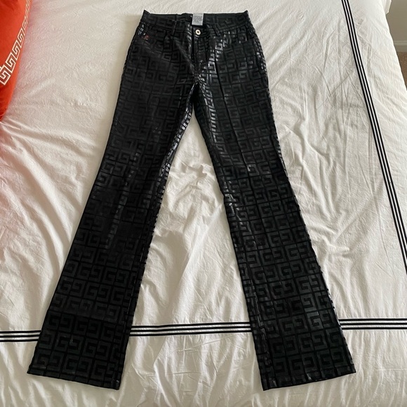 Guess Jeans- Vintage Glamour Black “G” Leather Like Denim Jeans - Picture 6 of 7